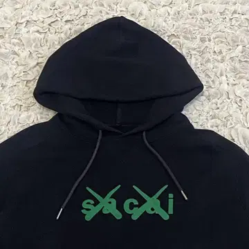sacai 사카이 KAWS 카우스 콜라보 후드 맨투맨