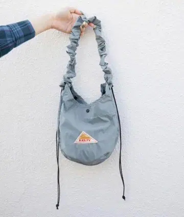 새상품급 프릭스스토어 x 켈티 숄더백 그레이