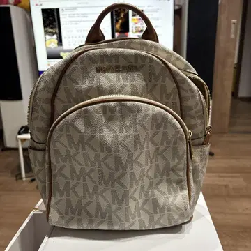 MICHAEL KORS 로고 프린트 백팩