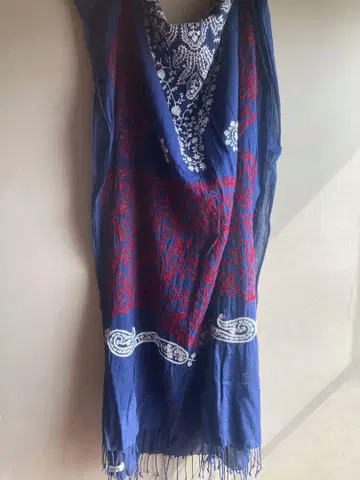 누키테파 자수 장식 네이비 빨간색 스톨