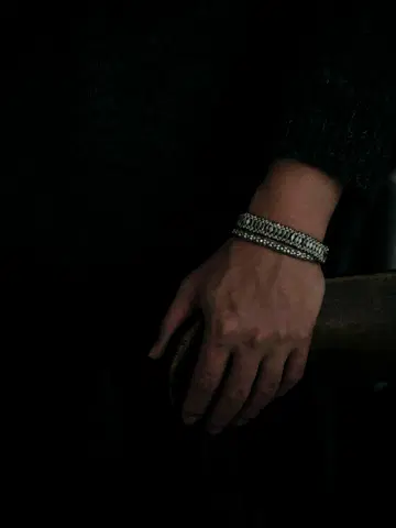 사라 핀치리 Sara Finchley 실버 미상가 팔찌