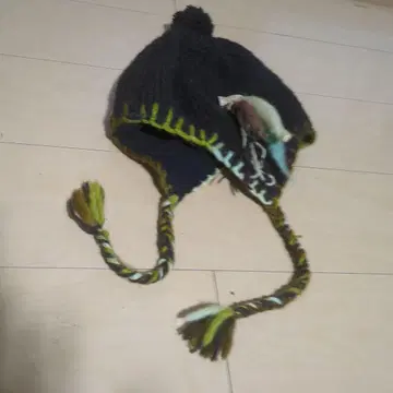티티카카 TITICACA 귀도리 모자 꽁지 니트 캡 블랙 민족