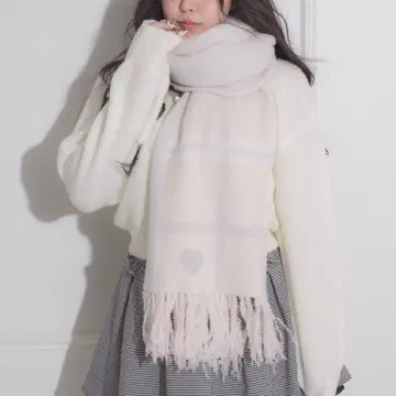 pium 피움 하트 체크 마쉬멜로우 니트 머플러