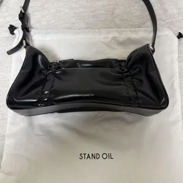STAND OIL 플리츠 백 블랙
