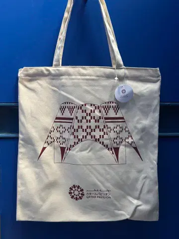 만박 토트백 카타르 파빌리온 내 한정품 축구 미야쿠미야쿠 애호가에게