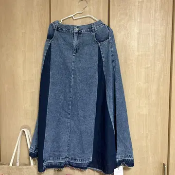 ABITOKYO 20년 데님 배색 터치 플레어 데님 스커트