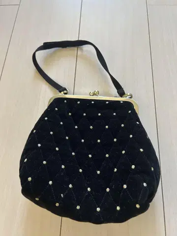 Bibiy. 블랙 퀼팅 백 숄더백 새상품급 파티백