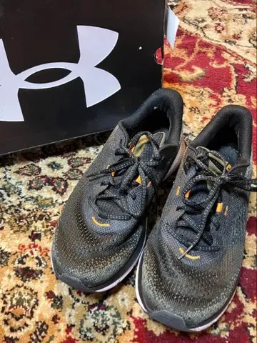 Under Armour HOVR Turbulence2 wide 26cm