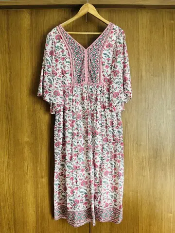 꽃무늬 V넥 원피스 (누키테파)