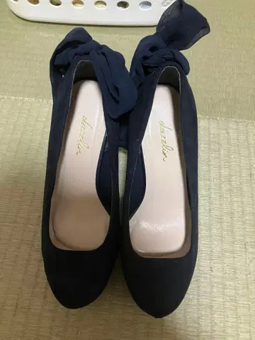 네이비 리본 포함 높은 힐 펌프스 더즈린 미사용 새상품