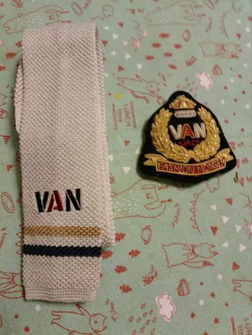 VAN 넥타이와 VAN 패치 세트