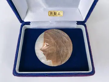 조개 제품 배지 여성 옆얼굴 메달 쇼와 레트로 기념품 브로치