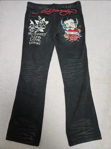 [ Ed Hardy ] 자수 장식 블랙 스트레이트 데님