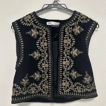 ZARA 벨로아 자수 베스트 골드 블랙 해외 패션 개성파