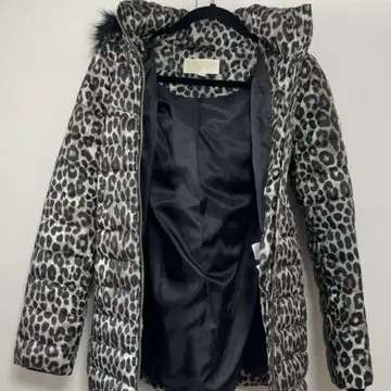 마이클코어스 레오파드 무늬 다운 자켓