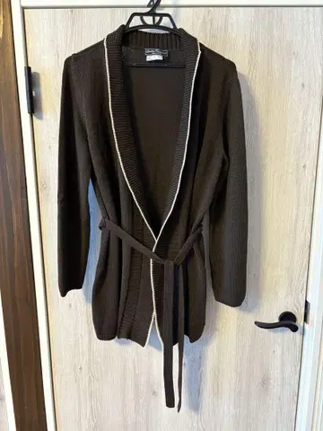 새상품 페라가모 브라운 가디건