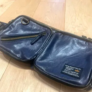 ALPHA INDUSTRIES 네이비 숄더백 바디백
