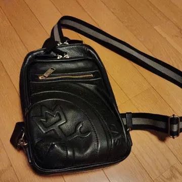 까스텔바작 블랙 가죽 (소가죽) 숄더백 엠블럼 디자인