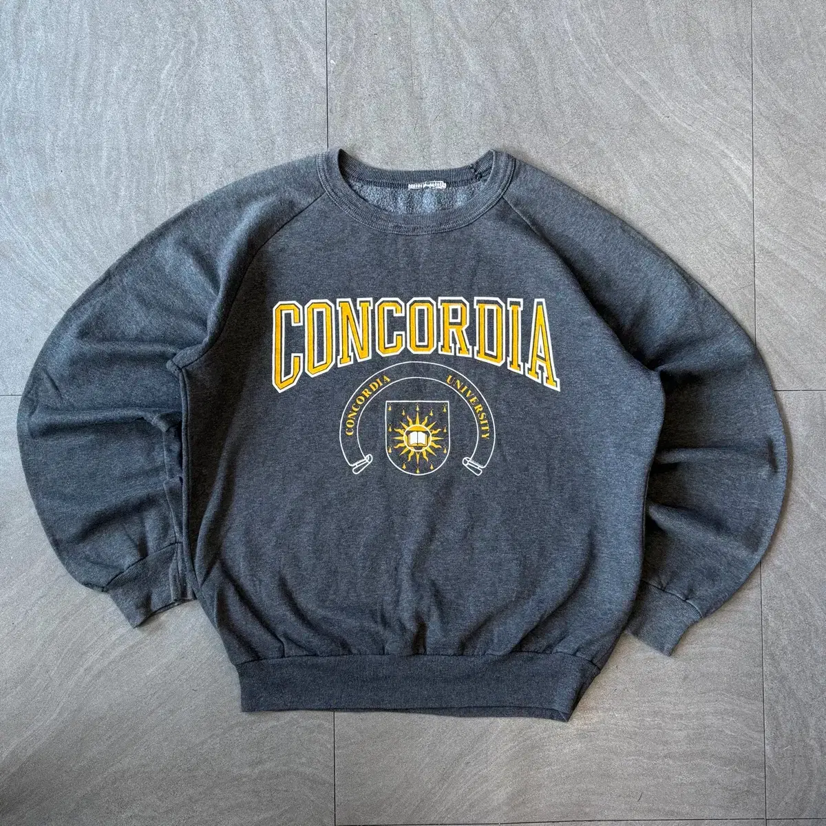 90s 90s USA Made Dark Gray Sweatshirt #빈티지,#미국,#90s,#맨투맨,#스웻셔츠 on Bunjang  Global Site.