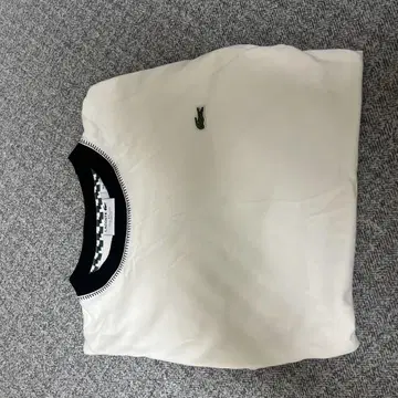 Lacoste 화이트 T셔츠 네이비 옷깃