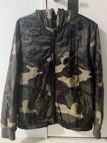 [ 구제 의류 ] FOREVER 21 카모플라쥬 후드 부착 다운 자켓