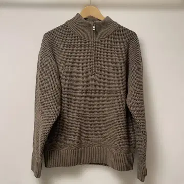 niko and - 브라운 하프 지퍼 니트 스웨터