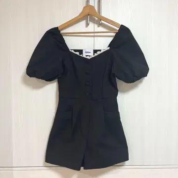 epine 블랙 퍼프 슬리브 올인원 KF108