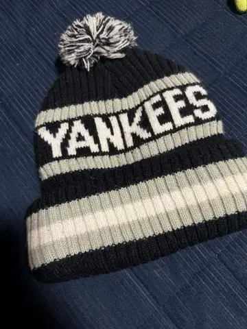 Yankees 폼폼 포함 니트 모자