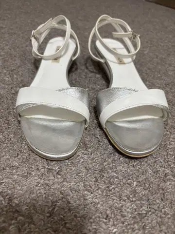 DIANA 화이트 실버 샌들 24cm