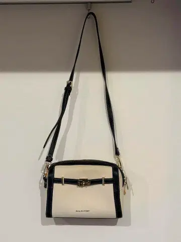 JILL BY JILLSTUART 화이트/블랙 숄더백