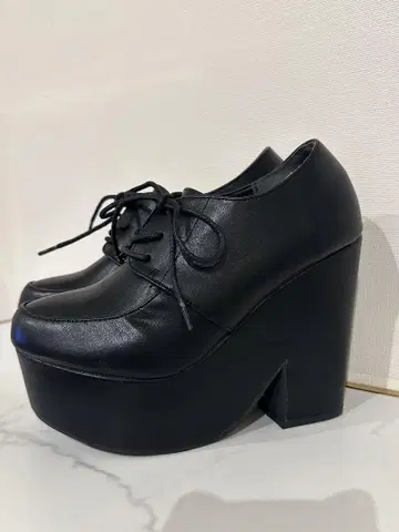 A.MILLE 블랙 플랫폼 신발