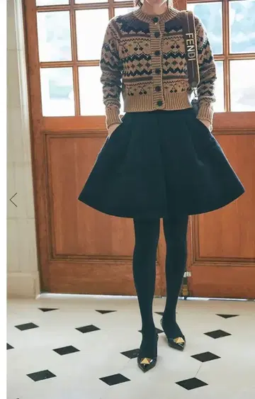 세븐틴 하이웨스트 플레어 큐롯 블랙 M