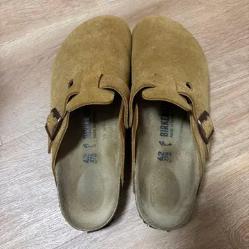 BIRKENSTOCK 브라운 클로그 샌들