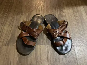 브라운 가죽 뜨개질 샌들