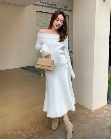벌스데이 바쉬 니트 오프숄더 스커트 셋업 오프숄