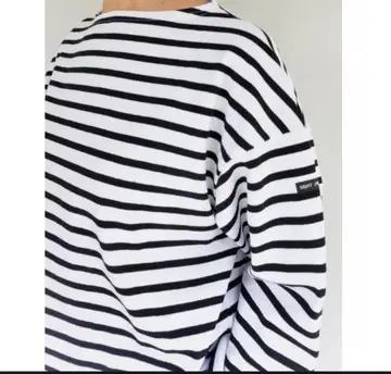 긴팔 드롭 숄더 화이트 x 블랙