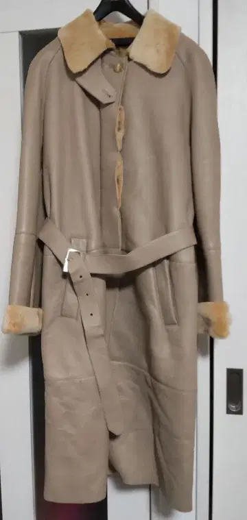 새상품급 BALLY 램스킨 무스탕 코트 발리재팬 ML 38