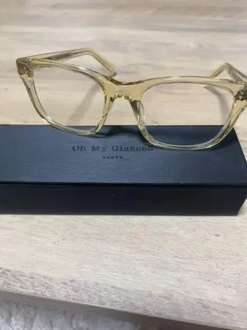oh my glasses Helvetica Regular Clear