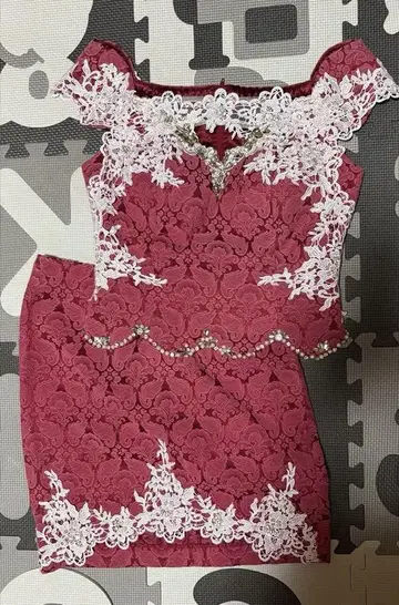 새상품급 ROBE de FLEURS Glossy 와인 레드 드레스 M