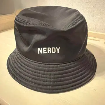 NERDY 블랙 버킷햇 S 사이즈