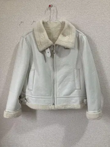 화이트 페이크 무스탕 코트 보아 옷깃