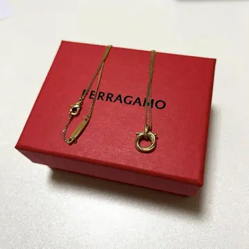 Ferragamo 목걸이