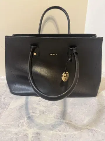 FURLA 블랙 토트백