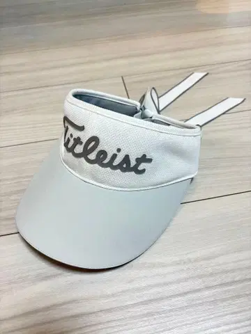 Titleist 화이트 바이저 리본 포함