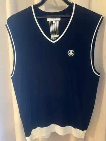 MARK&LONA 스컬 로고 V넥 베스트