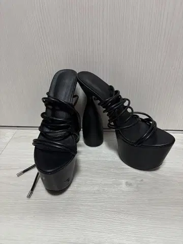 통굽 샌들 레이스업 샌들