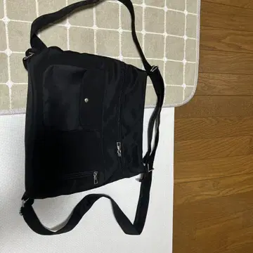 블랙 숄더백 조정 가능