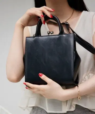 [ AZUL by moussy ] 메탈 프레임 백 [ 아줄바이마우지 ]