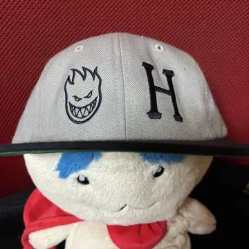 HUF x Spitfire 콜라보 캡 그레이