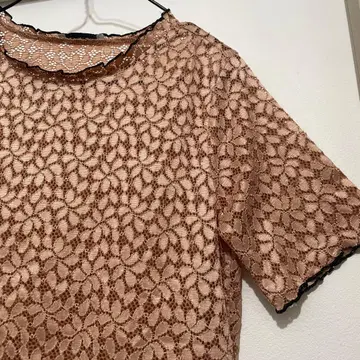 ZARA 레이스 꽃무늬 반팔 T셔츠 살몬 핑크 베이지